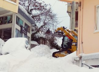 Κλειστά σχολεία και Παρασκευή σε Ερυθρές, Βίλλια, Φυλή