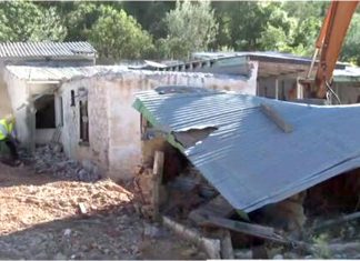 Κατεδάφιση αυθαιρέτων στη Μάνδρα