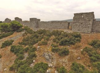 Θεατρική παράσταση στο φρούριο των Ελευθερών