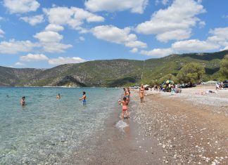 Κατάλληλες για κολύμβηση οι παραλίες στη Δυτική Αττική
