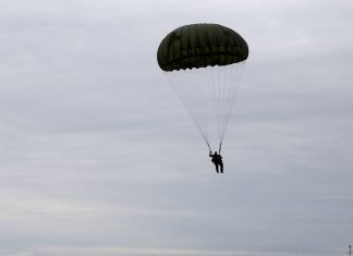 Νεκρός αλεξιπτωτιστής μετά από ρίψη στο αεροδρόμιο Πάχης