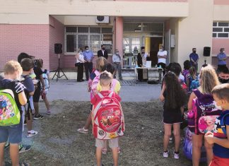 Στον αγιασμό δυο σχολείων της περιφέρειάς του παρευρέθηκε σήμερα ο βουλευτής Δυτικής Αττικής Λιάκος Ευάγγελος