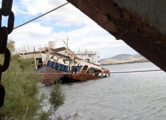 5 ναυάγια και επικίνδυνα-επιβλαβή πλοία απομακρύνθηκαν από τον κόλπο της Ελευσίνας