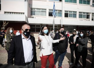 Λύκεια σε Ελευσίνα και Μάνδρα επισκέφθηκε η Υπουργός Παιδείας Ν. Κεραμέως