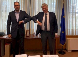 Μάνδρα: Υπεγράφη η σύμβαση για τη βελτίωση οδικών υποδομών και την αποκατάσταση ζημιών
