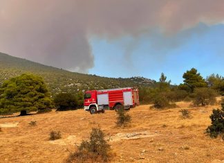 Η φωτιά από τα Βίλια προς νότια