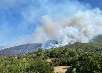 Εντολή εκκένωσης στη Βένιζα