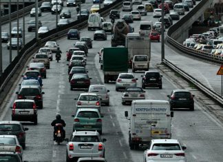 Ουρές και κίνηση χιλιομέτρων στο ύψος της Νέας Περάμου λόγω έργων της Ολυμπίας Οδού
