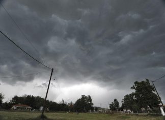 Σε «κλοιό» κακοκαιρίας η Δυτική Αττική – Ηχησε το 112 σε Μέγαρα