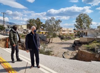 Αυτοψία στο γεφύρι της Πίκας στην Κινέτα από τον Υφυπουργό Περιβάλλοντος Νίκο Ταγαρά