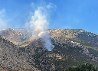 Πυρκαγιά στα Γεράνεια όρη πάνω από το Λουτράκι