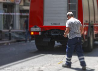 Ισχυρή έκρηξη σε ψητοπωλείο στην Ελευσίνα