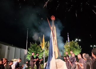 Μια ποντιακή λύρα ύψους 7 μέτρων ενώνει τον Ασπρόπυργο & την Ποντιακή Παράδοση