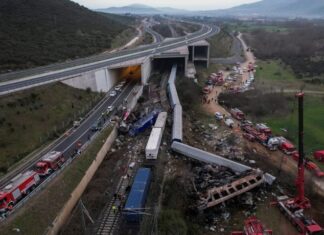 Τριήμερο εθνικό πένθος για την τραγωδία στα Τέμπη