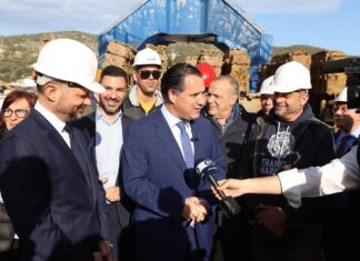Παρουσίαση του κυβερνητικού έργου από τον Άδωνι Γεωργιάδη στα Ναυπηγεία Ελευσίνας