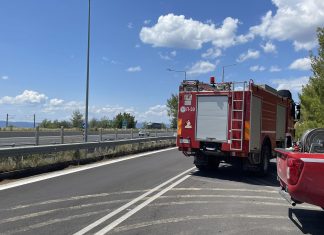 Φωτιά σε δύσβατο σημείο στο δάσος στα όρια Αττικής-Κορινθίας