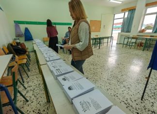 Η Ελλάδα στις κάλπες-Ομαλά εξελίσσεται η διαδικασία