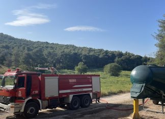 Σε ετοιμότητα η Πυροσβεστική: Μεγάλη δεξαμενή πυρόσβεσης στο Βαθυχώρι