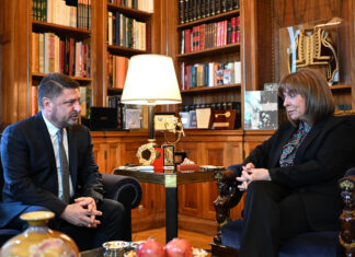 “Μεγάλη ευθύνη της Περιφέρειας Αττικής για την καθημερινότητα”: Συνάντηση Σακελλαροπούλου – Χαρδαλιά