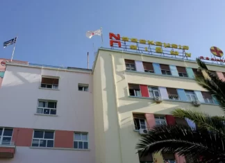 Αποσωληνώθηκε ο τετράχρονος που ξυλοκοπήθηκε από τον σύντροφο της μητέρας του στο Βλυχό Μεγάρων