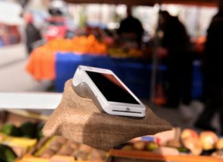 Υποχρεωτικά POS σε υπαίθριες αγορές και πάγκους – 1.500 ευρώ πρόστιμο από τέλος Φεβρουαρίου