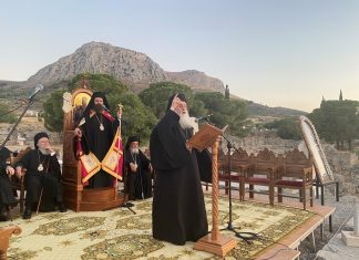 ΙΗ΄ Κορίνθου Παύλεια 2024: Χιλιάδες πιστοί στο “Βήμα του Γαλλίωνος” στον αρχαιολογικό χώρο της Αρχαίας Κορίνθου