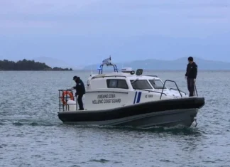 Προσάραξε ταχύπλοο σκάφος στα Μέγαρα – Δεν αναφέρθηκαν τραυματισμοί