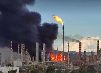 Πυρκαγιά στη Motor Oil στους Αγίους Θεοδώρους – Συνεχής ενημέρωση