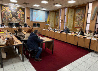 Χωρίς δασκάλους και λόγω έλλειψης συγκοινωνίας: Τι ειπώθηκε στην έκτακτη σύσκεψη στο Δημαρχείο Μεγάρων