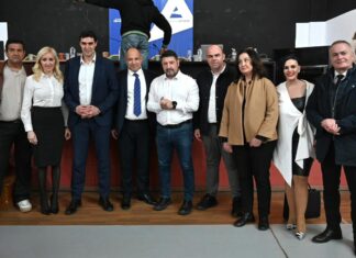 Ο Περιφερειάρχης Νίκος Χαρδαλιάς συζήτησε με πολίτες στην Νέα Πέραμο (βίντεο)