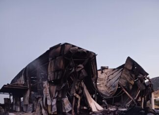 Καταστράφηκε ολοσχερώς τo εργοστάσιο που τυλίχθηκε στις φλόγες – Σε επιφυλακή για αναζωπυρώσεις