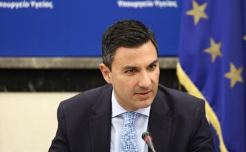 Σταμάτης Πουλής : «Παραδώσαμε νέα ασθενοφόρα προκειμένου να τους βοηθήσουμε να αναπτύξουν τοπικά το δίκτυο εξυπηρέτησης των δημοτών τους, για δευτερογενείς διακομιδές και ψυχρά περιστατικά»