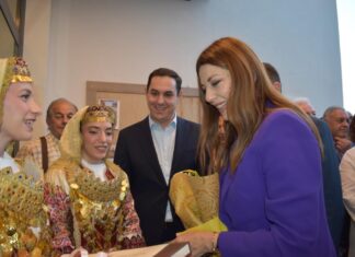 Η Υπουργός Παιδείας μίλησε στο Δημαρχείο Άνω Λιοσίων