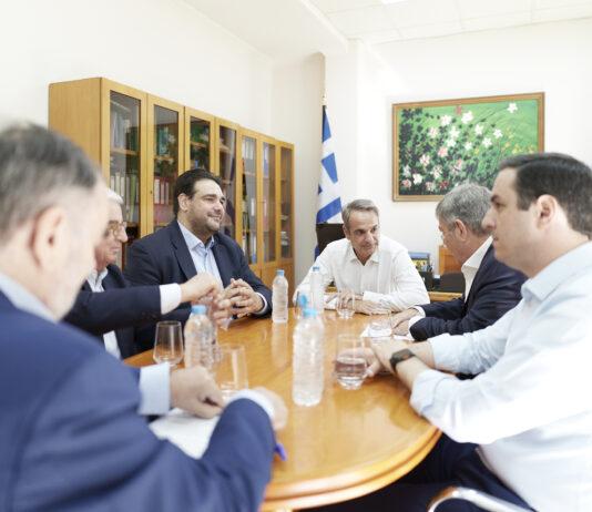 O Πρωθυπουργός Κ. Μητσοτάκης στον Ασπρόπυργο: Σύσκεψη για ανάπτυξη των υποδομών και των οδικών μετακινήσεων